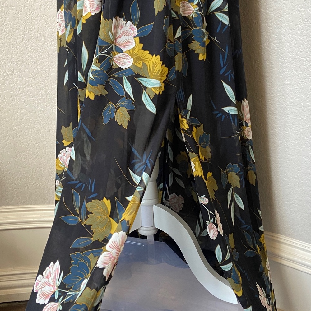 Baltic Born Black Floral Sheer Sleeve Dress, size M. This dress is gorgeous! - Picture 7 of 17
